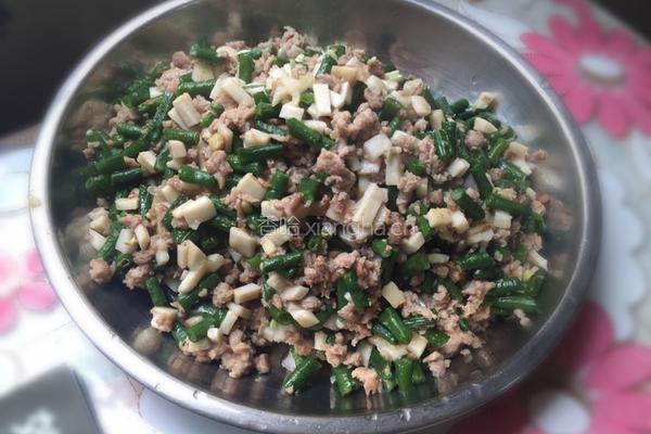 肉碎鸡髀菇炒豆角