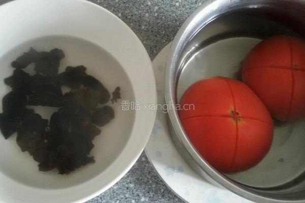 西红柿水晶蒸饺。的做法图解1