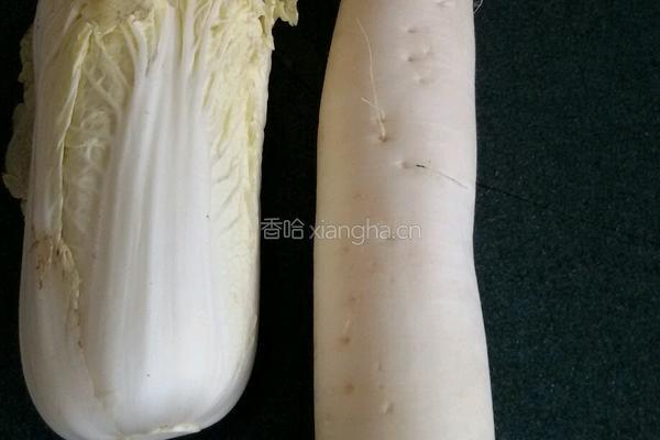 萝卜燜大白菜的做法图解1