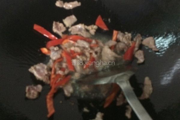 韭菜花小炒肉的做法图解3
