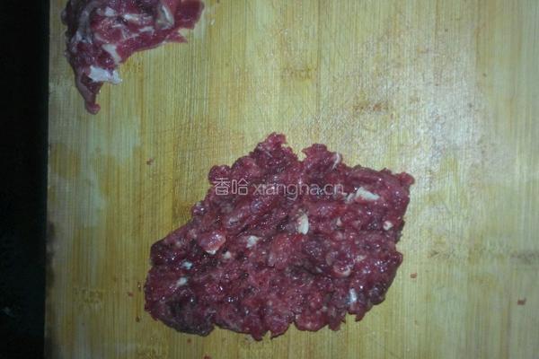 小白菜牛肉丸子汤的做法图解1