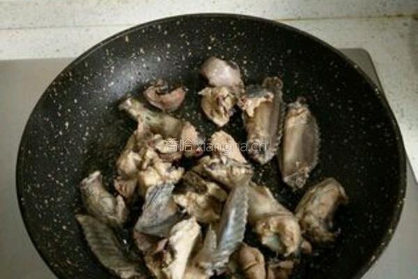 花菇乌鸡汤的做法图解3