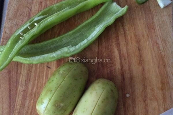 蒜香蚝油土豆片的做法图解1
