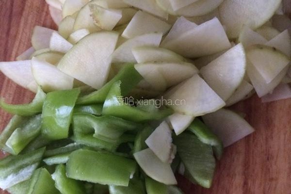 蒜香蚝油土豆片的做法图解2