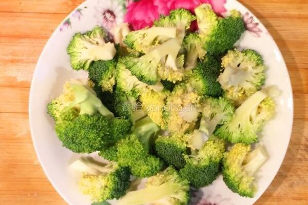 蚝油西兰花的做法图解1