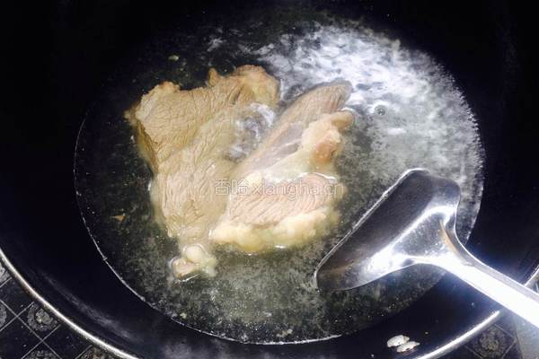 西红柿牛肉汤的做法图解1