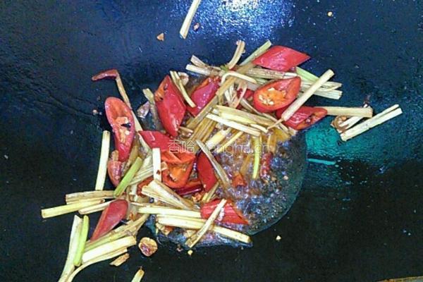 洋葱爆肉片的做法图解3