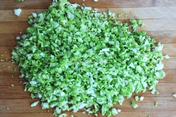 茶树菇酱肉包的做法图解1