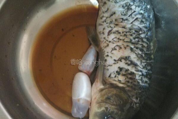 糖醋鲤鱼的做法图解1