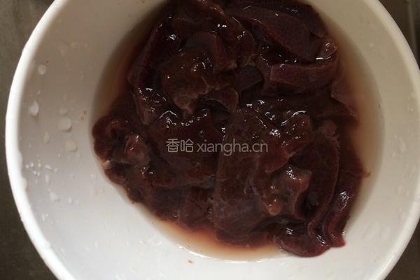 猪肝，粉肠粥的做法图解1