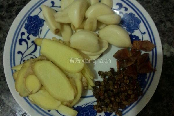 洋葱辣子鸡的做法图解3