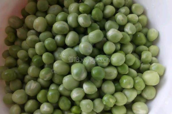 凉拌嫩豌豆的做法图解1