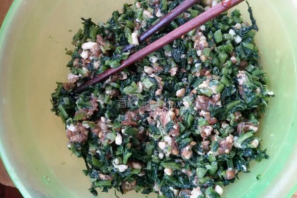 玉米面菜团子。的做法图解1