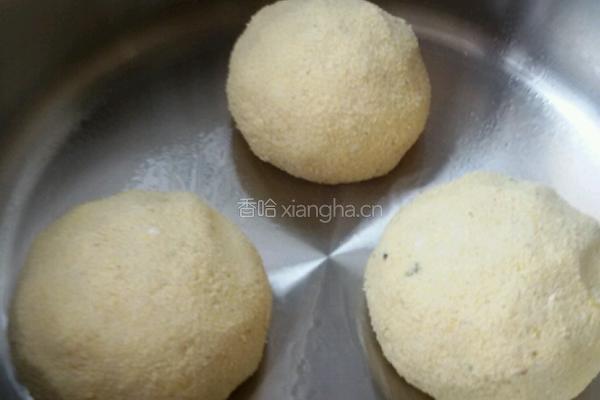玉米面菜团子。的做法图解8