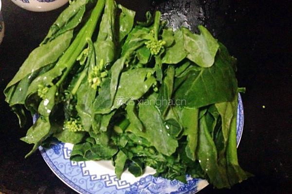 白灼蒜蓉芥兰的做法图解1