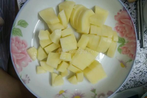 土豆炒鸡肉的做法图解3