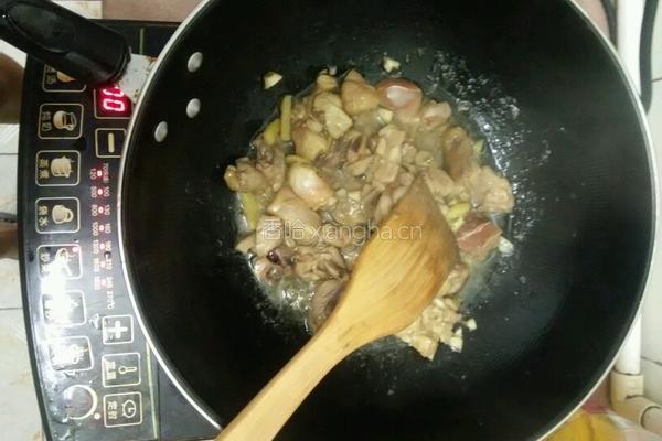 土豆炒鸡肉的做法图解4