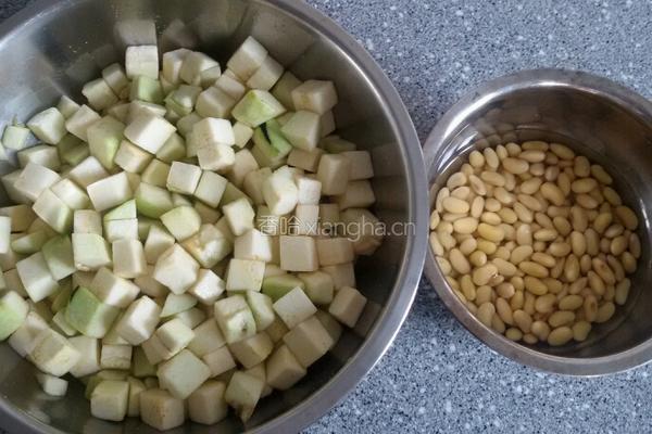 黄豆焖茄丁。的做法图解1