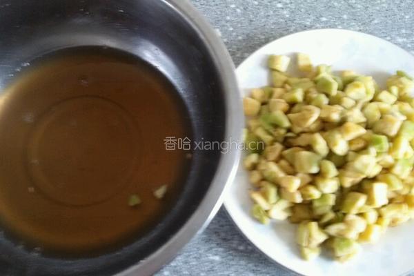 黄豆焖茄丁。的做法图解2
