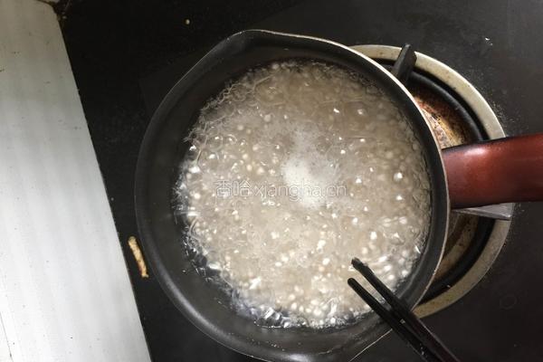 红豆牛奶西米露的做法图解1