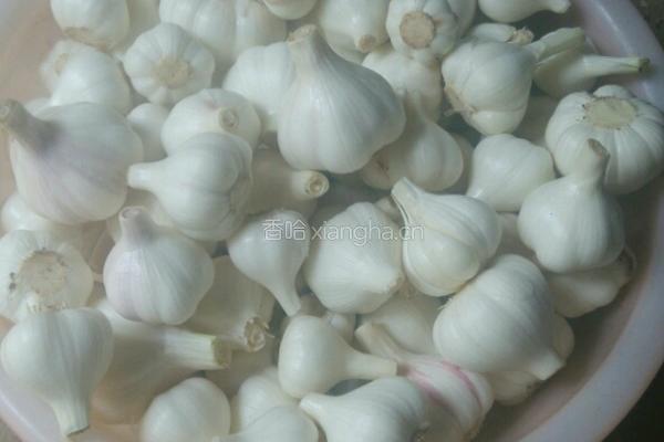 腌糖蒜的做法图解1