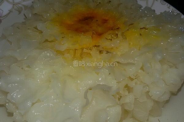 冰糖银耳汤的做法图解1