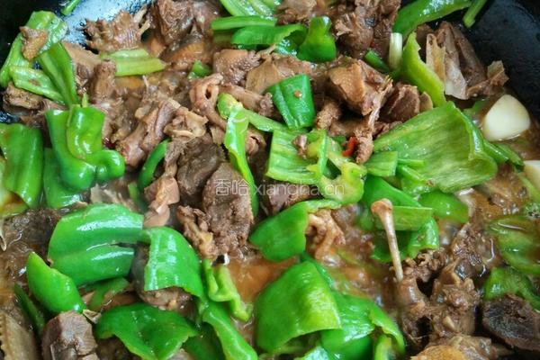 青椒烧鸽肉的做法图解12