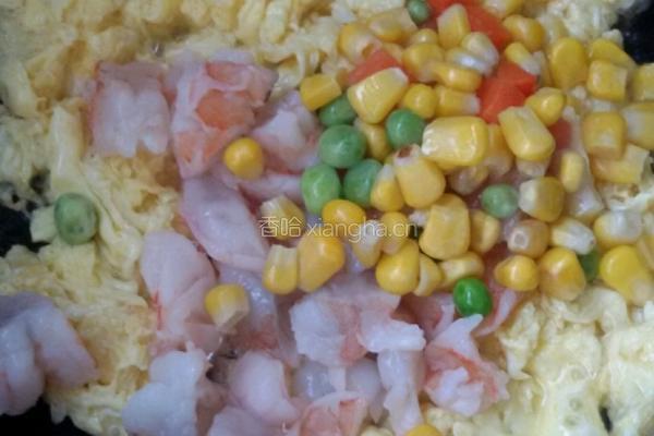 虾仁炒饭。的做法图解3