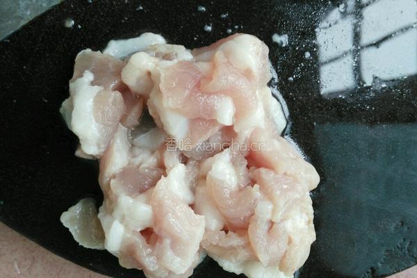 香菇芹菜炒肉的做法图解2