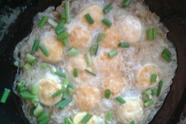 油煎鹌鹑蛋的做法图解3