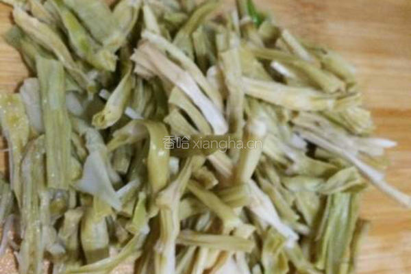 笋干缸豆红烧肉的做法图解2