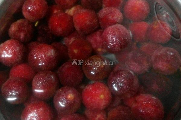 冰镇杨梅汁的做法图解1