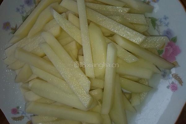 干煸土豆条的做法图解1