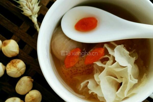 无花果银耳雪梨炖盅的做法图解3
