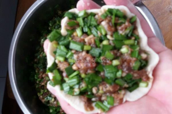 韭菜牛肉馅饼。的做法图解3