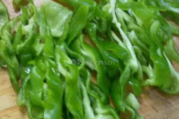 洋葱炒鱿鱼的做法图解3