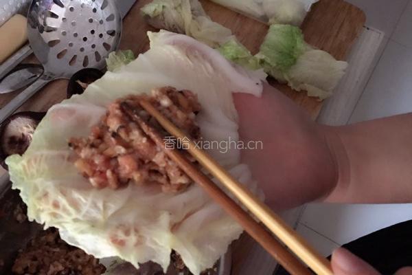 白菜包肉的做法图解2