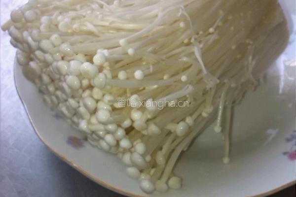 挆椒金针菇的做法图解1