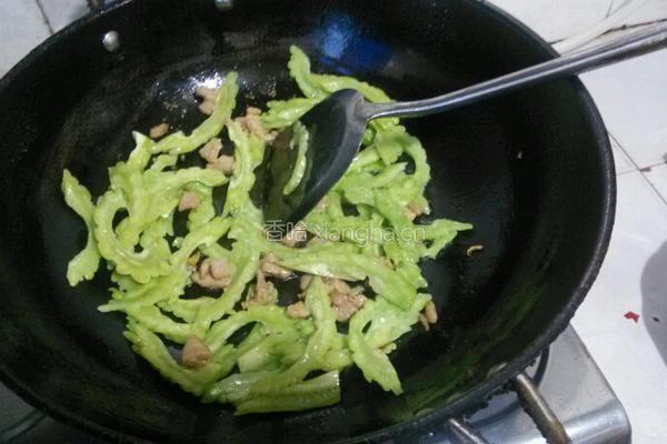 苦瓜炒肉的做法图解4