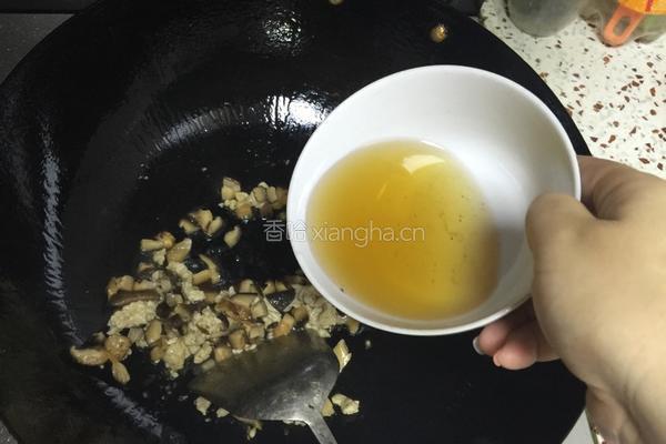 皮蛋瘦肉粥的做法图解3