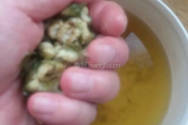 菊花绿豆粥。的做法图解2