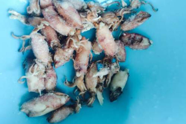 墨鱼仔韭菜苔的做法图解2