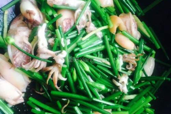 墨鱼仔韭菜苔的做法图解4