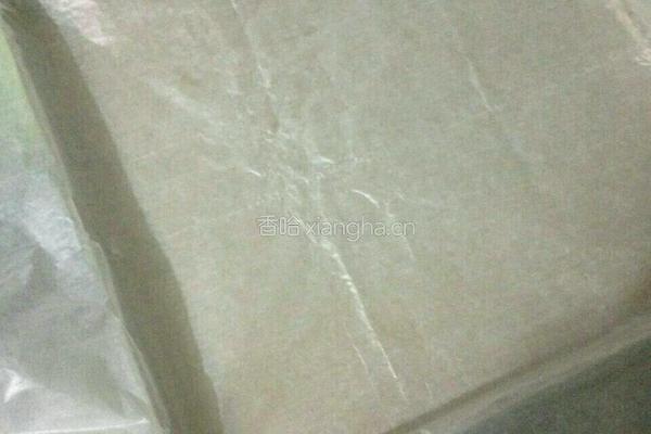 红丝绒蛋糕卷的做法图解1