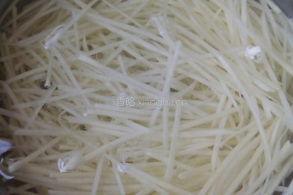 呛拌酸辣土豆丝的做法图解2