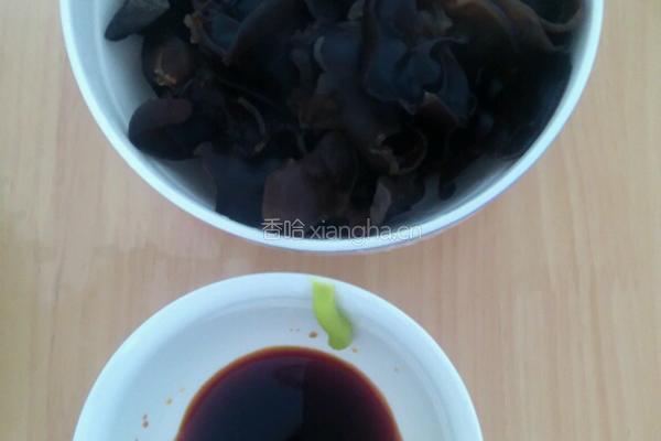 白灼黑木耳的做法图解1