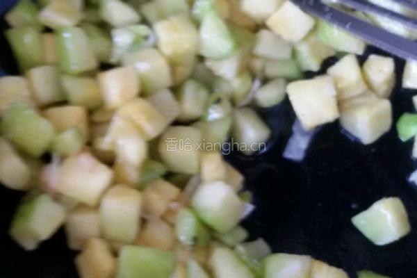 茄子氽面条。的做法图解1