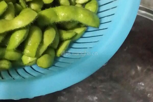 糟香毛豆的做法图解2
