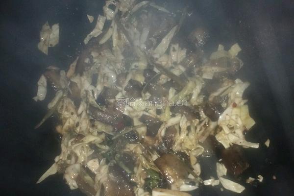 泡菜腊肉的做法图解2