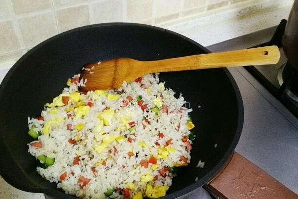 五彩炒饭的做法图解4